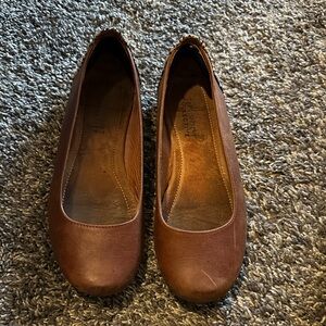 The Root Collective Chestnut Gabby Flats